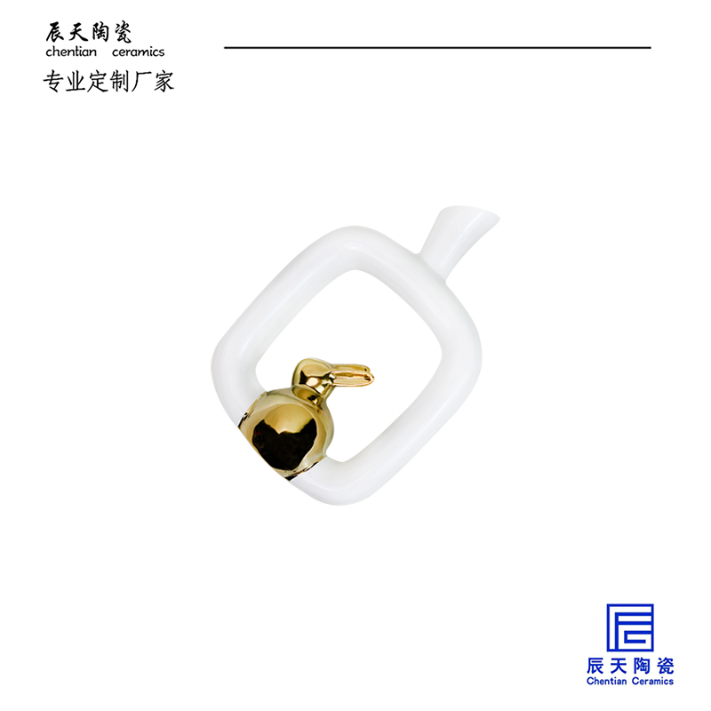 <b>客户定制 创意异形玉兔陶瓷花瓶</b>